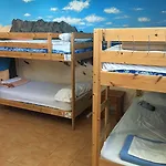 富埃特文图冲浪手旅馆 *