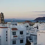 富埃特文图冲浪手旅馆 度假居 *